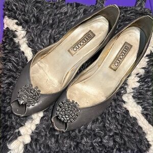 Bandolino Grey Vintage Heels with floral peep toe Design! 9M